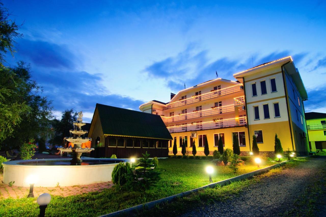 Hotel Continent Поляна Экстерьер фото