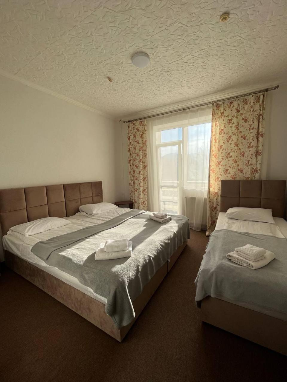 Hotel Continent Поляна Экстерьер фото